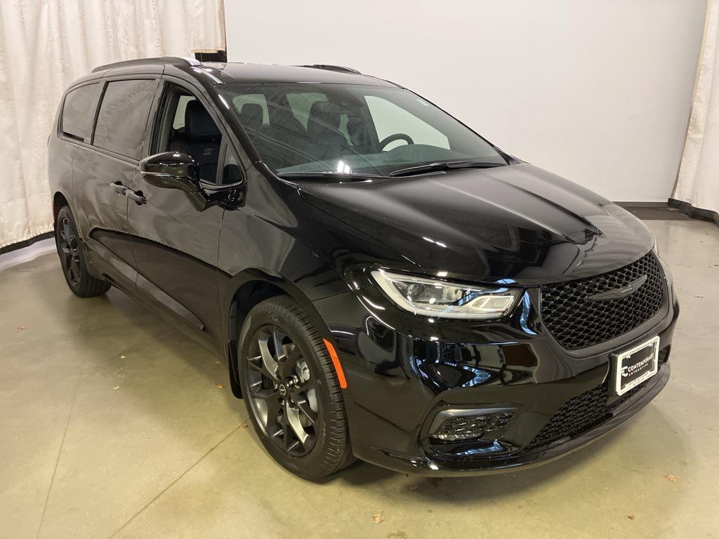 new 2026 Chrysler Pacifica car, priced at $48,005
