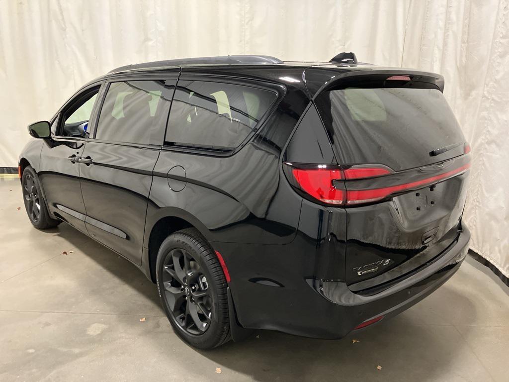 new 2026 Chrysler Pacifica car, priced at $48,005