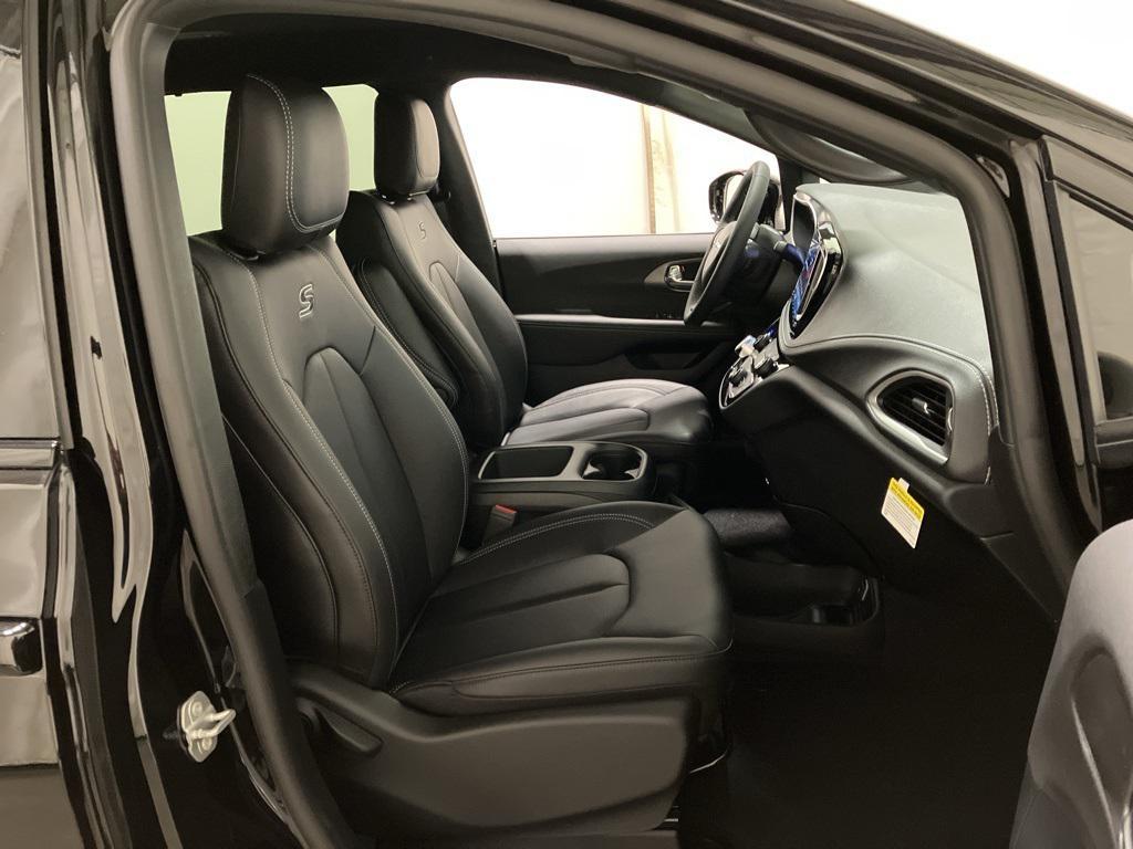 new 2026 Chrysler Pacifica car, priced at $48,005