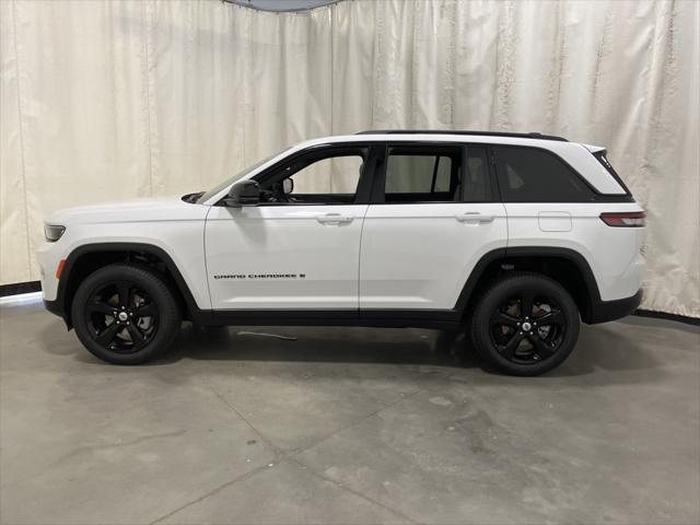 new 2025 Jeep Grand Cherokee car, priced at $52,140