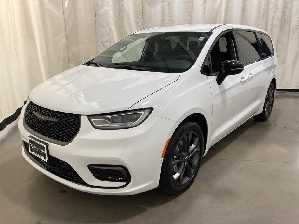 new 2026 Chrysler Pacifica car, priced at $45,315