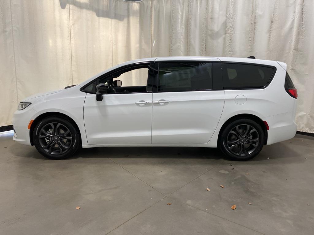 new 2026 Chrysler Pacifica car, priced at $45,315