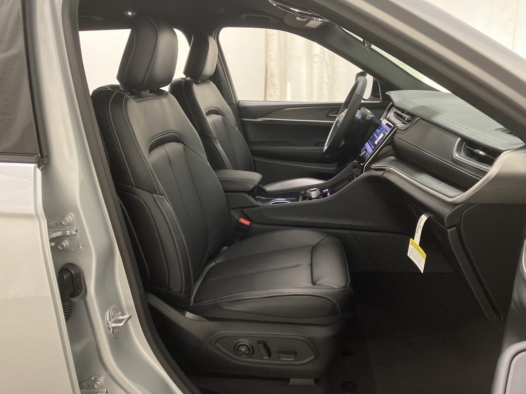 new 2025 Jeep Grand Cherokee L car, priced at $47,076