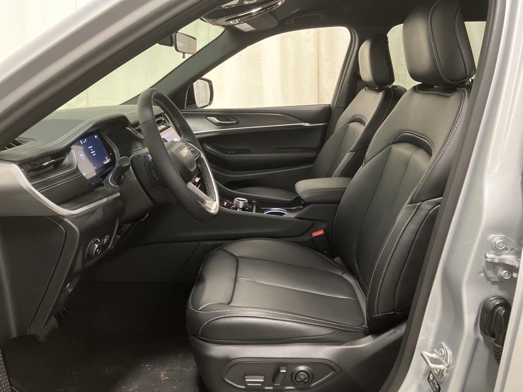new 2025 Jeep Grand Cherokee L car, priced at $47,076