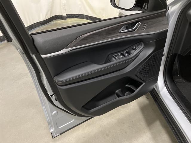 new 2025 Jeep Grand Cherokee car, priced at $49,104