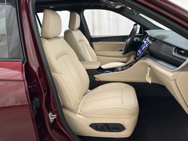 new 2025 Jeep Grand Cherokee car, priced at $55,660