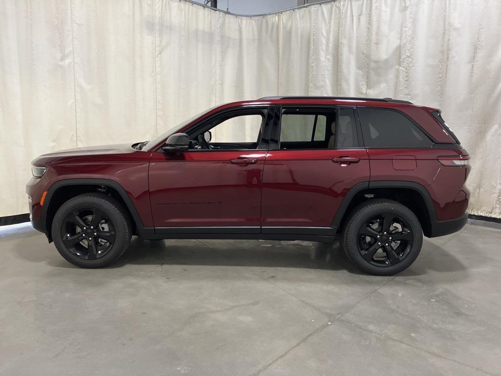 new 2025 Jeep Grand Cherokee car, priced at $50,230