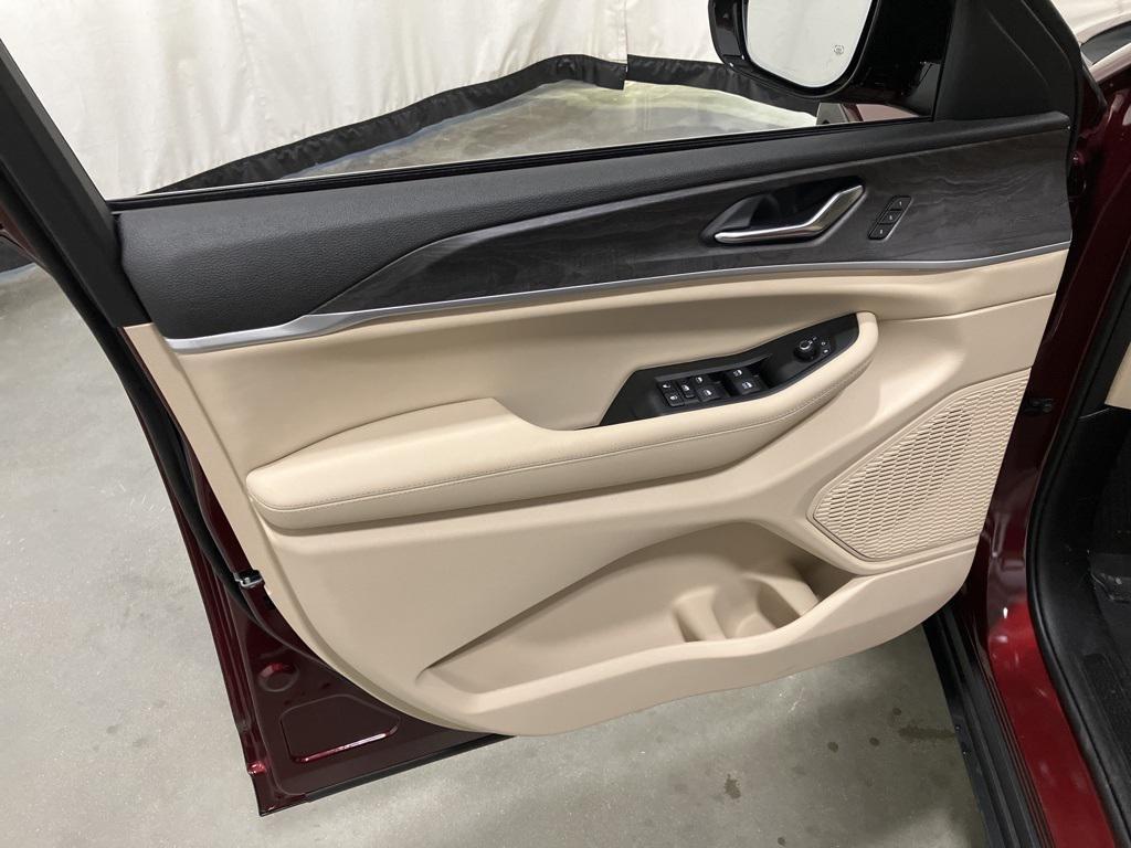 new 2025 Jeep Grand Cherokee car, priced at $50,230