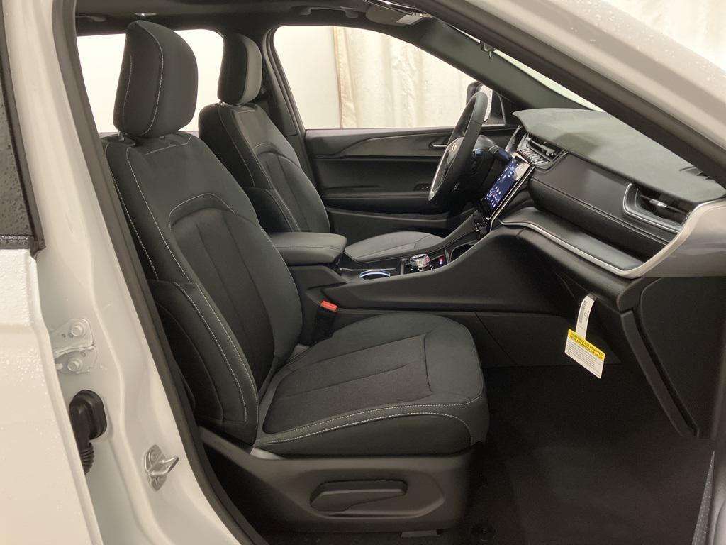 new 2025 Jeep Grand Cherokee L car, priced at $38,678