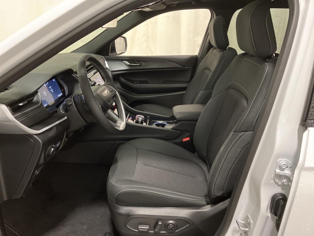 new 2025 Jeep Grand Cherokee L car, priced at $38,678