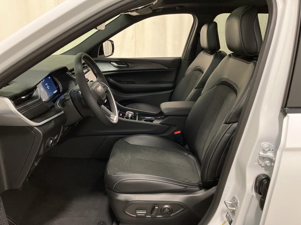 new 2025 Jeep Grand Cherokee L car, priced at $49,880