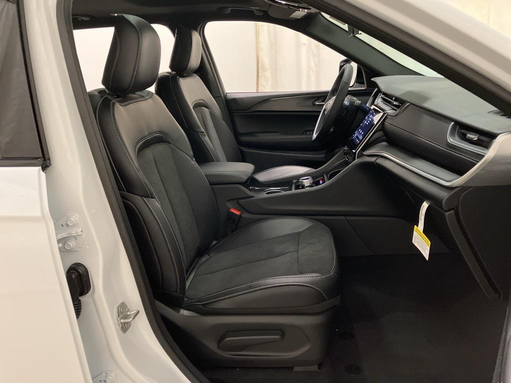 new 2025 Jeep Grand Cherokee L car, priced at $49,880