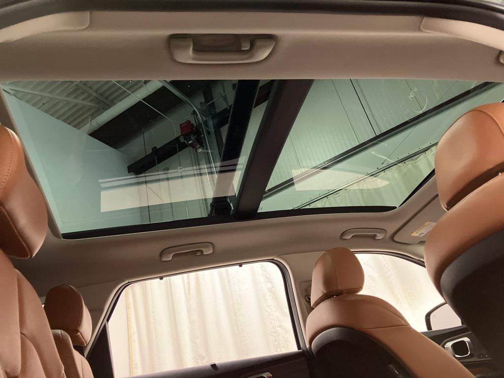 used 2023 Kia Sorento car, priced at $32,104