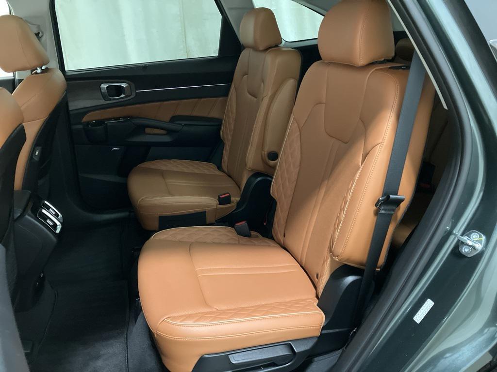 used 2023 Kia Sorento car, priced at $32,104