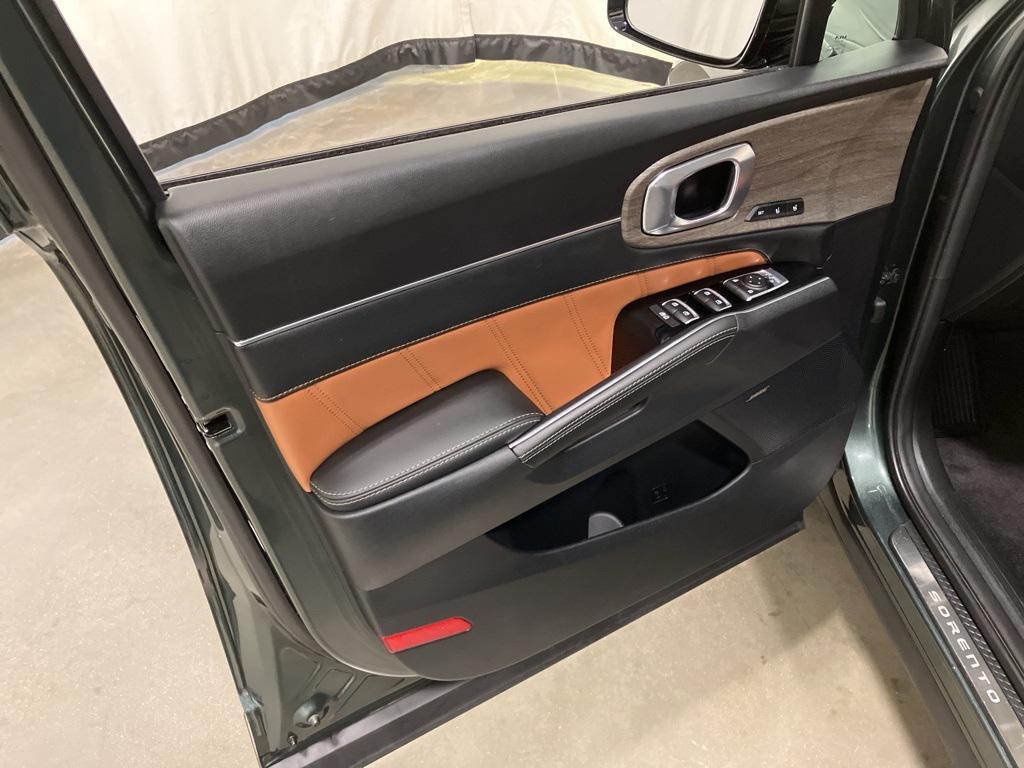 used 2023 Kia Sorento car, priced at $32,104