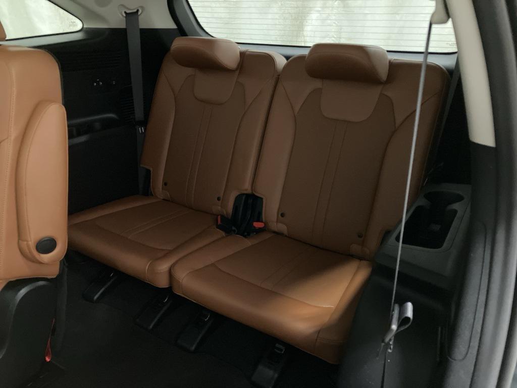 used 2023 Kia Sorento car, priced at $32,104