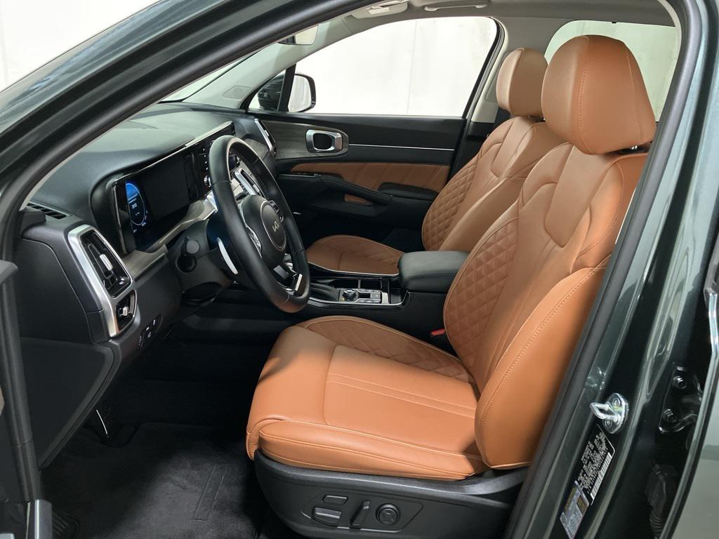 used 2023 Kia Sorento car, priced at $32,104