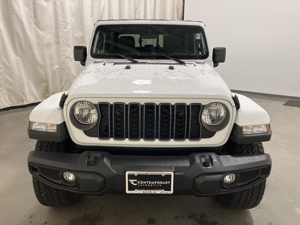 new 2025 Jeep Gladiator car, priced at $44,935