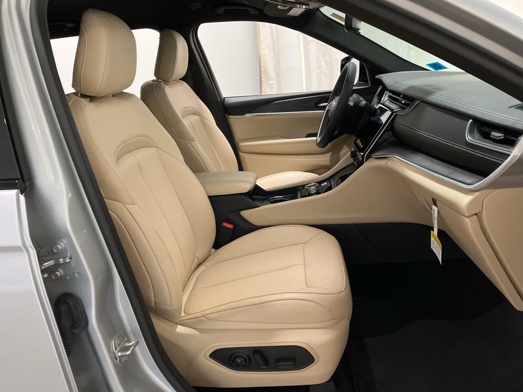 used 2025 Jeep Grand Cherokee L car, priced at $43,991