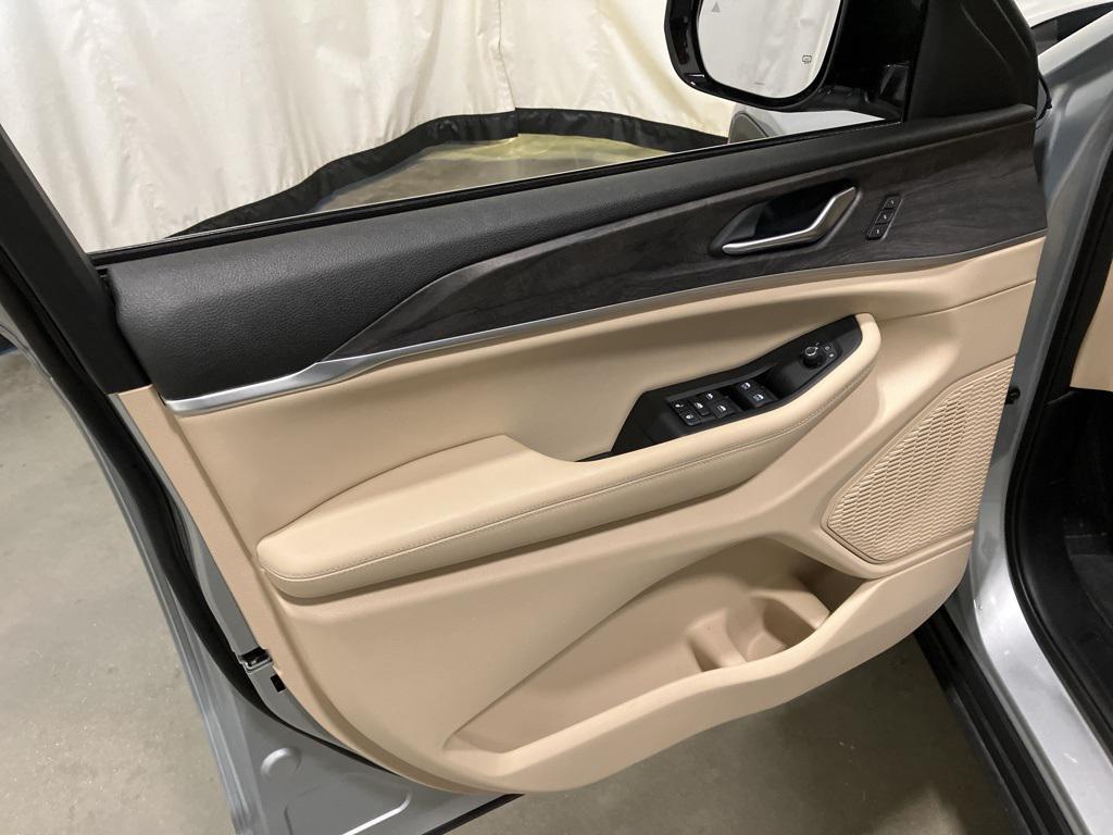 used 2025 Jeep Grand Cherokee L car, priced at $43,991