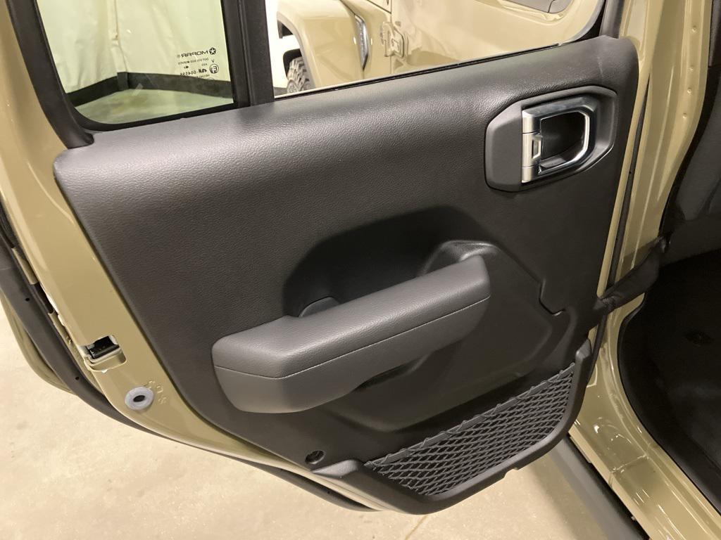 new 2025 Jeep Gladiator car, priced at $52,420