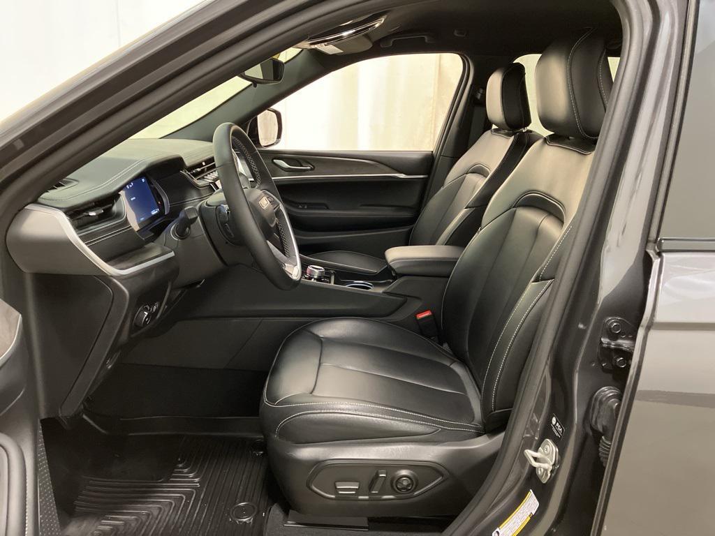 used 2024 Jeep Grand Cherokee car, priced at $37,431