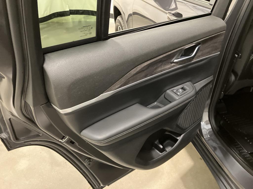 used 2024 Jeep Grand Cherokee car, priced at $37,431