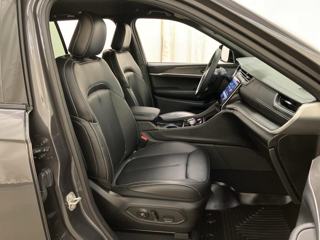 used 2024 Jeep Grand Cherokee car, priced at $37,431