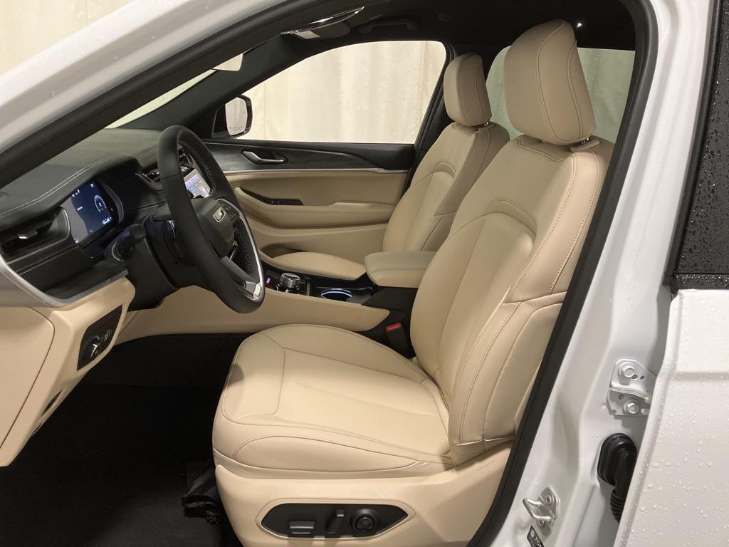 new 2025 Jeep Grand Cherokee L car, priced at $44,995