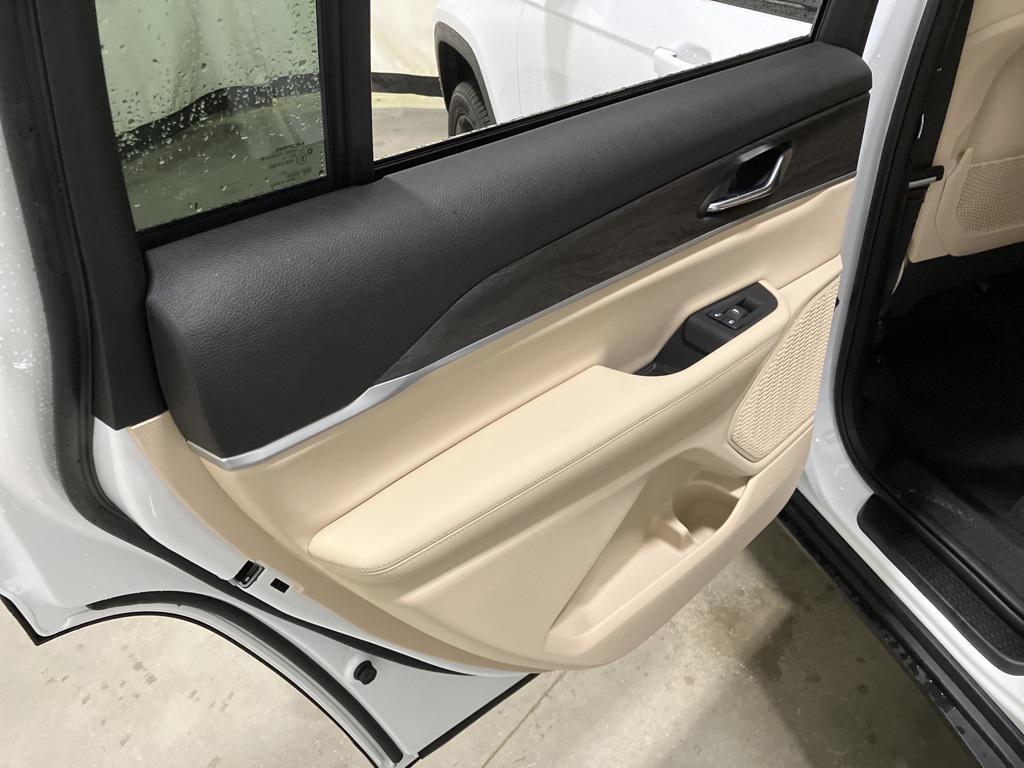 new 2025 Jeep Grand Cherokee L car, priced at $44,995