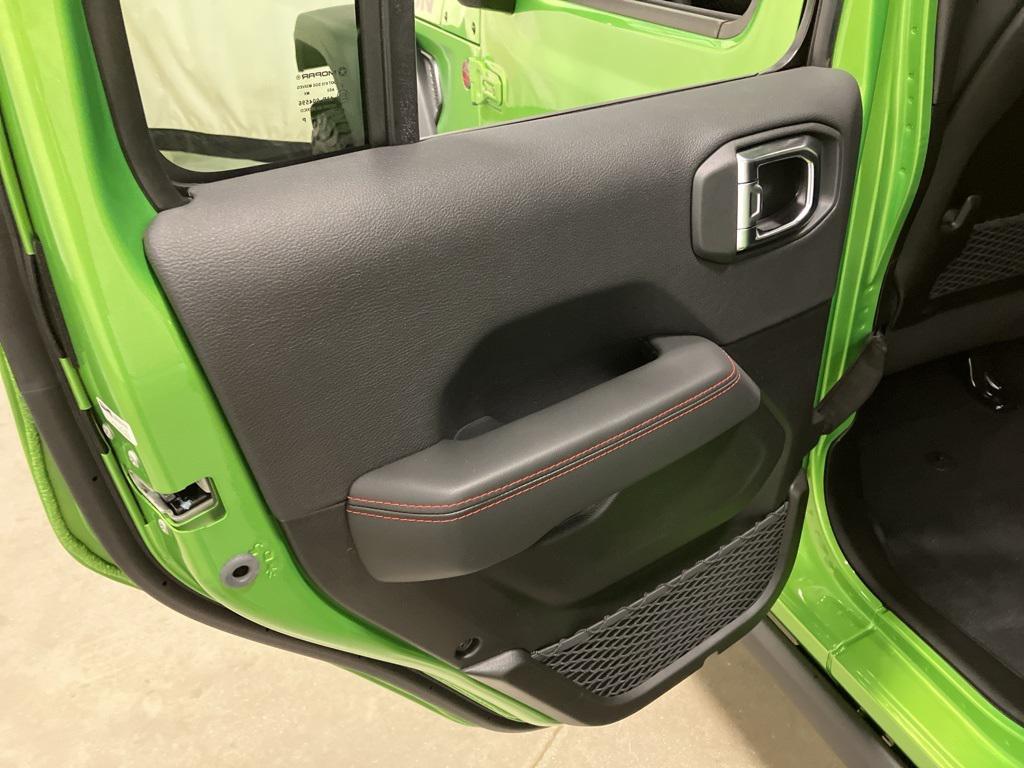 new 2025 Jeep Wrangler car, priced at $57,585