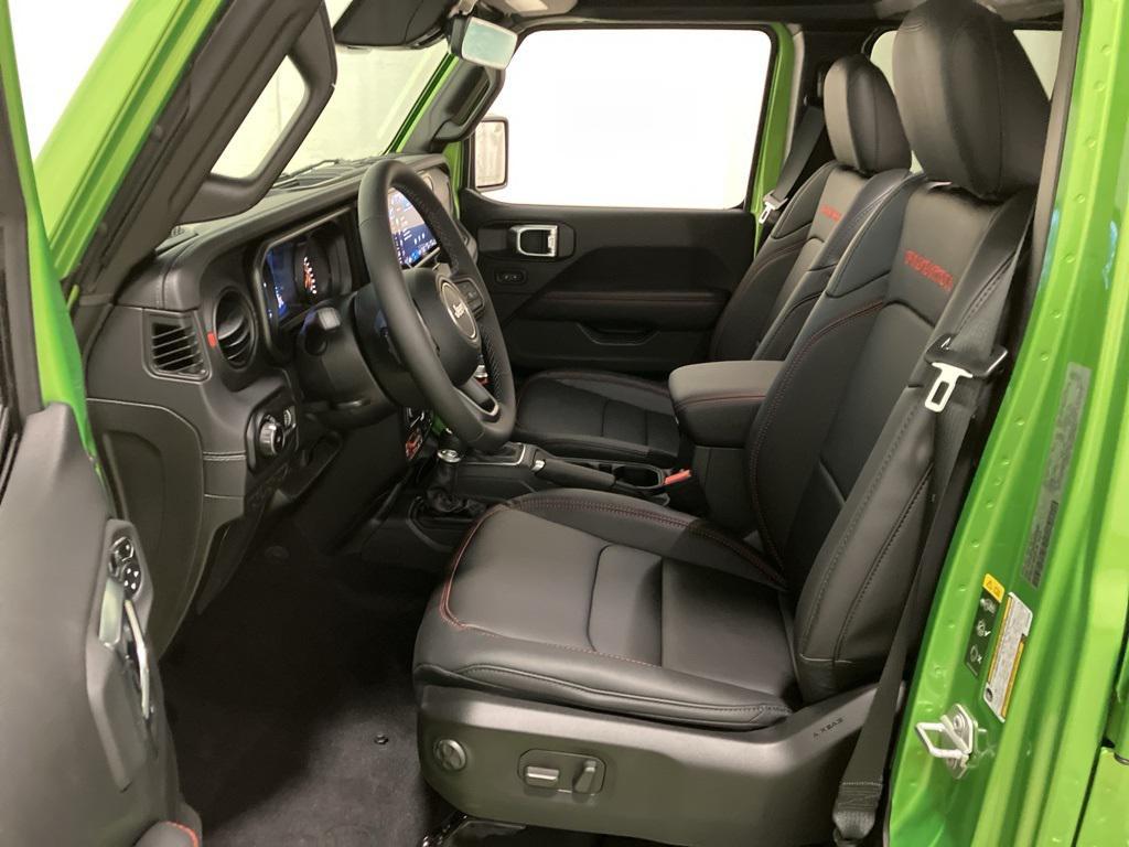 new 2025 Jeep Wrangler car, priced at $57,585