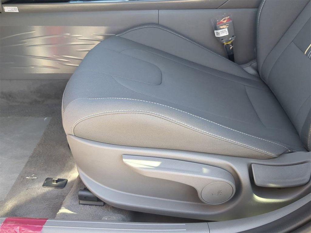 new 2025 Hyundai Elantra car