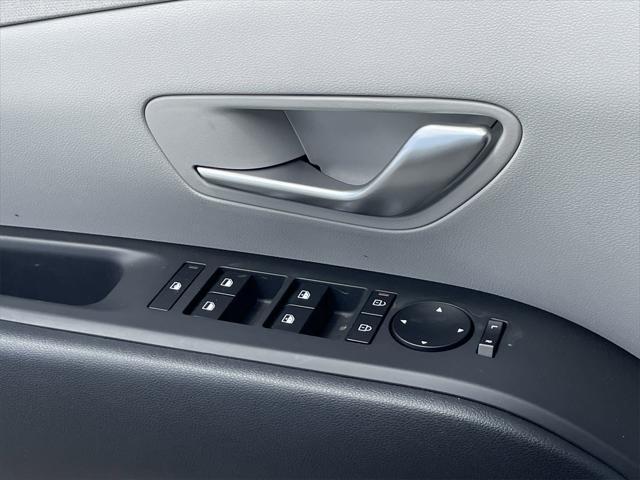 new 2025 Hyundai TUCSON Hybrid car, priced at $36,438