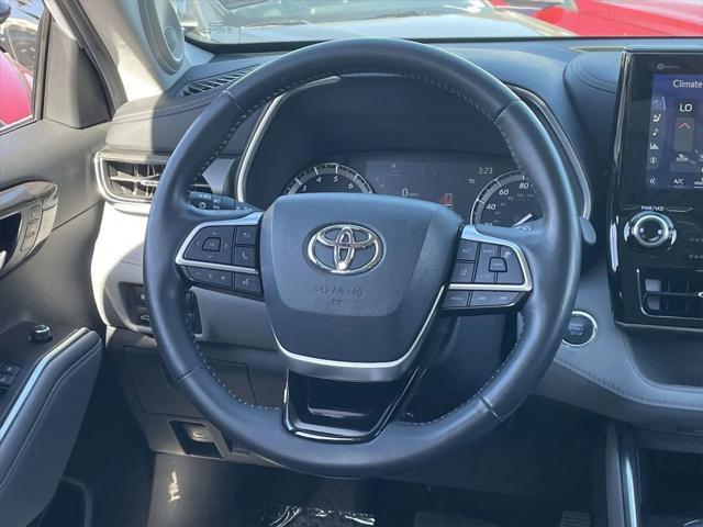 used 2022 Toyota Highlander car, priced at $37,477