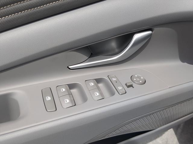 new 2025 Hyundai Elantra car, priced at $23,080