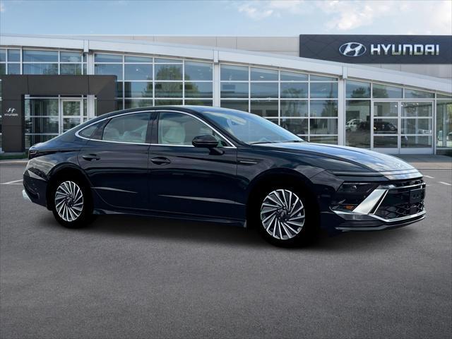 new 2025 Hyundai Sonata Hybrid car, priced at $38,355