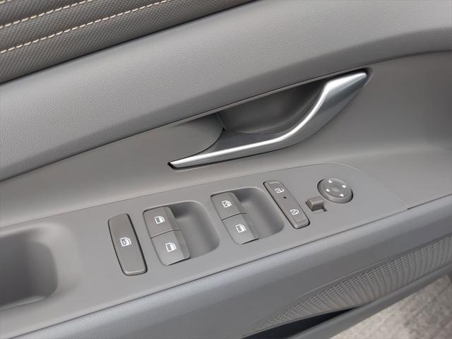 new 2025 Hyundai Elantra car, priced at $23,202