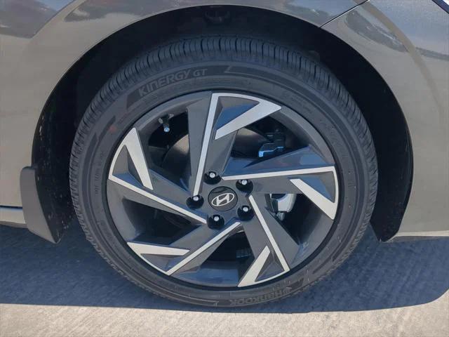 new 2025 Hyundai Elantra car, priced at $27,333