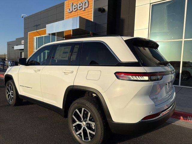 new 2025 Jeep Grand Cherokee car, priced at $44,195