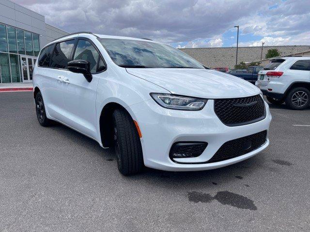 new 2024 Chrysler Pacifica Hybrid car, priced at $50,955