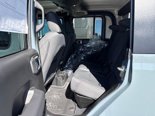 new 2025 Jeep Gladiator car, priced at $48,077