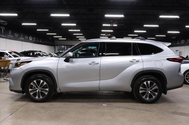 used 2022 Toyota Highlander car, priced at $31,990