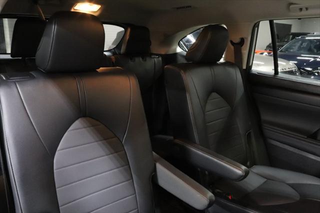 used 2022 Toyota Highlander car, priced at $31,990