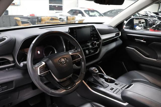 used 2022 Toyota Highlander car, priced at $31,990