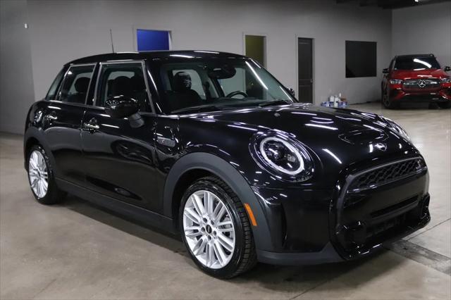 used 2024 MINI Hardtop car, priced at $27,990