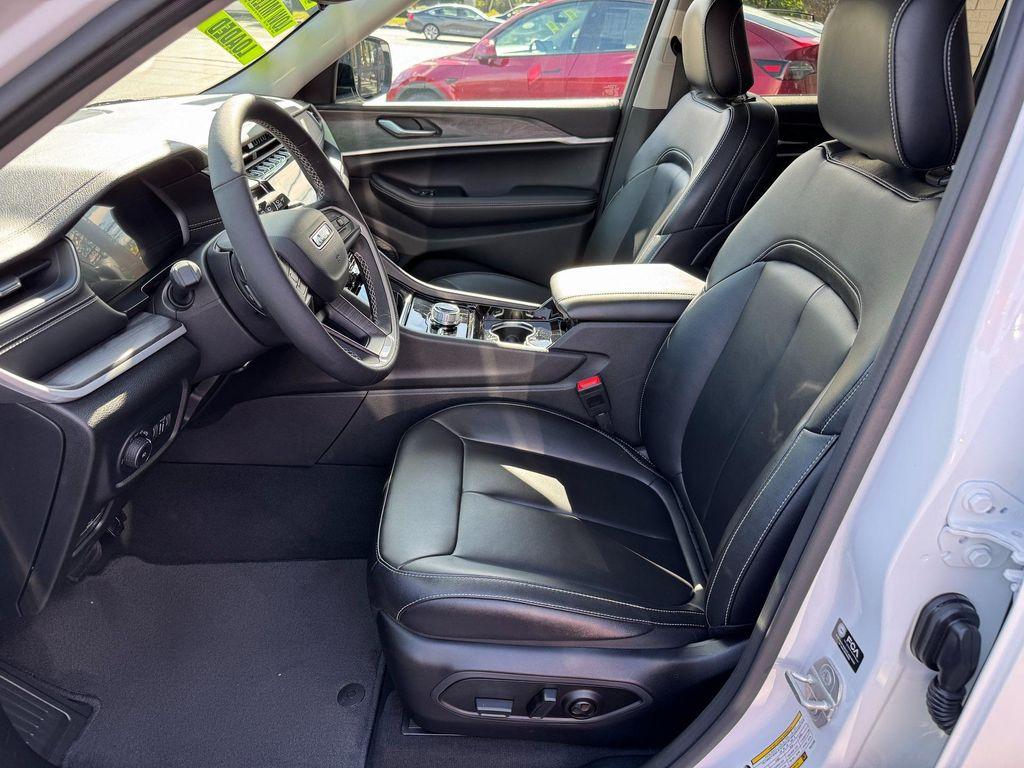 used 2023 Jeep Grand Cherokee car, priced at $38,992