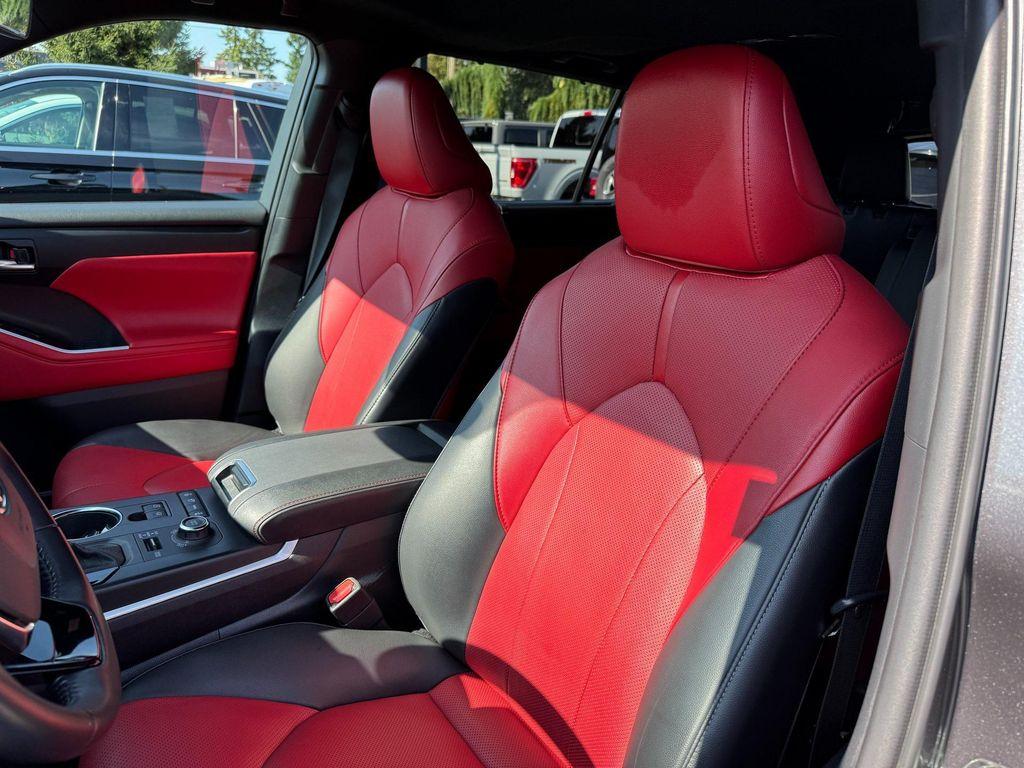 used 2021 Toyota Highlander car, priced at $35,251