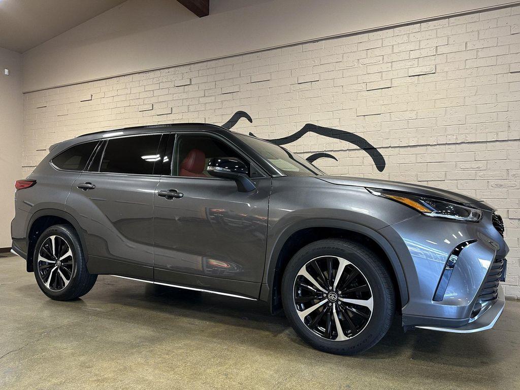 used 2021 Toyota Highlander car, priced at $35,251