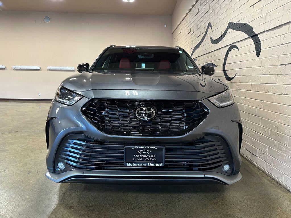 used 2021 Toyota Highlander car, priced at $35,251